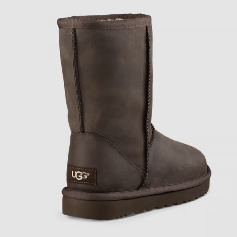 New without tags size 10 brown leather Ugg brownstone